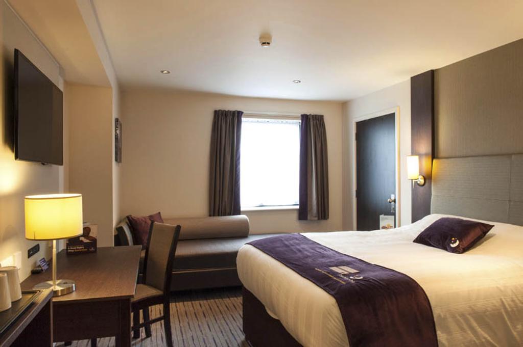 Premier Inn Dover Central - Eastern Ferry Terminal Room photo