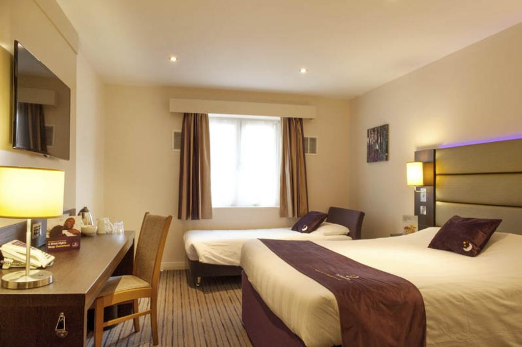 Premier Inn Dover Central - Eastern Ferry Terminal Room photo