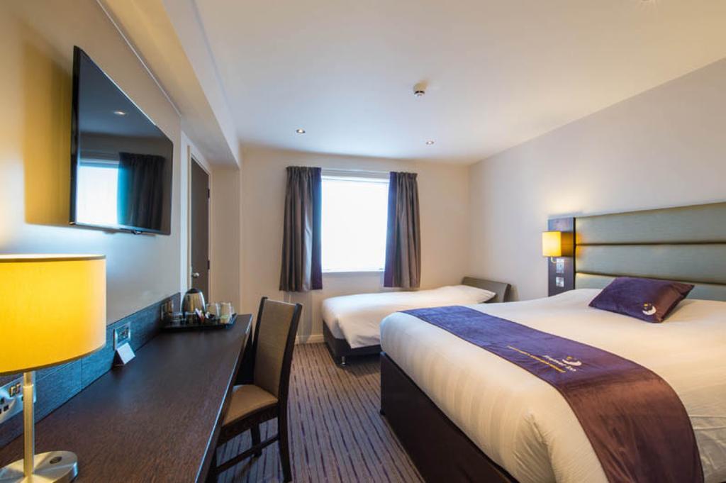 Premier Inn Dover Central - Eastern Ferry Terminal Room photo