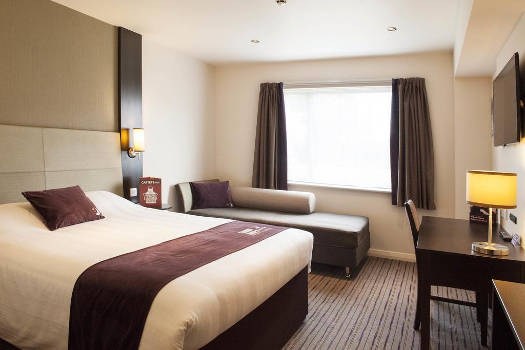 Premier Inn Dover Central - Eastern Ferry Terminal Room photo